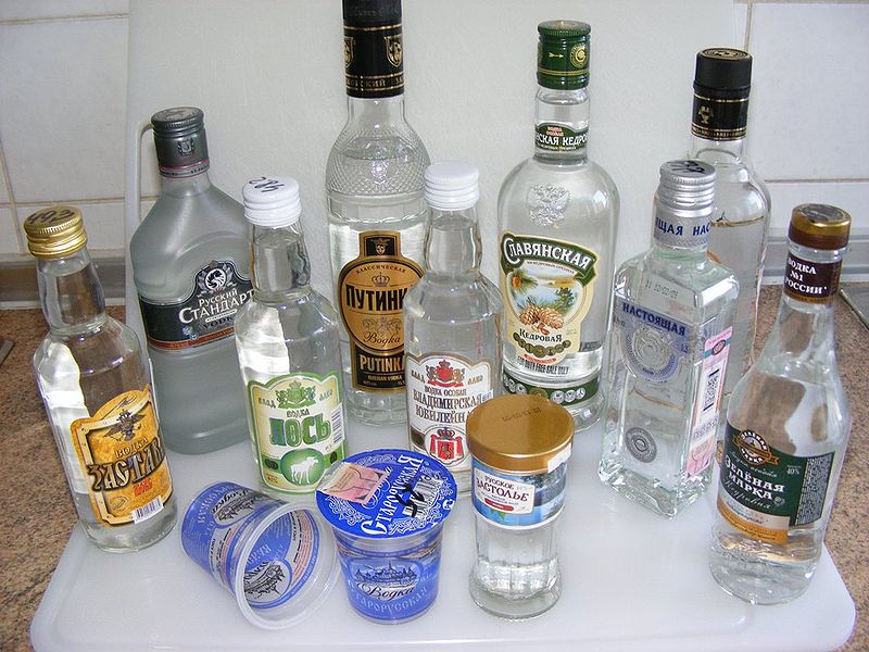 http://i3.fejm.pl/923c2d0f77d346a1ae3c32e4fe4cff80/800px-wodkaflaschen.jpg