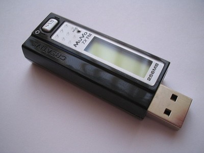 800px-Usb_mp3.jpg